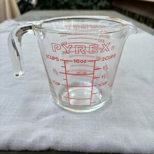 Vintage Pyrex 517 2‑Cup Glass Measuring Cup 500 ml Metric & Imperial Red Corning